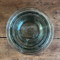 Pot ancien en verre épais