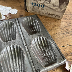 Moule à madeleines ancien