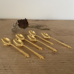Cuillère à café en métal doré