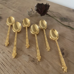 Cuillère à café en métal doré