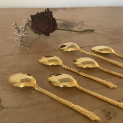 Cuillère à café en métal doré
