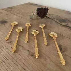 Cuillère à café en métal doré