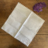 Serviette de table ancienne brodée avec dentelle