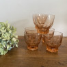 Verres anciens et carafe en verre rose