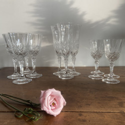 Trio de verres à pied en verre ciselé