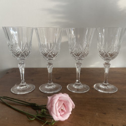 Trio de verres à pied en verre ciselé
