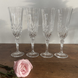Trio de verres à pied en verre ciselé