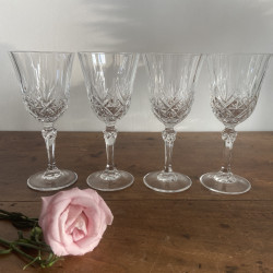 Trio de verres à pied en verre ciselé