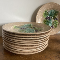 Assiettes en barbotine (lot de 11) - 215 K