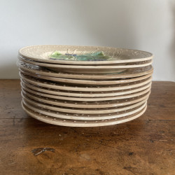 Assiettes en barbotine (lot de 11) - 215 K