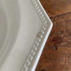 Plat creux - Faïence blanche perlée - Montereau