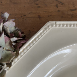 Plat creux - Faïence blanche perlée - Montereau