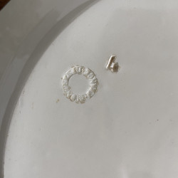 Plat creux - Faïence blanche perlée - Montereau