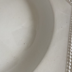 Plat de service - Faïence blanche perlée - Montereau