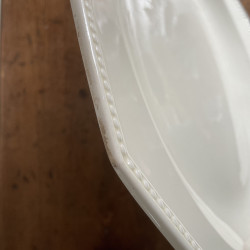 Grand plat ovale - Faïence blanche perlée - Montereau