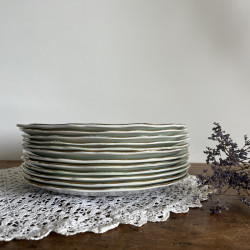 Assiette plate en porcelaine - L'Amandinoise - Pascale