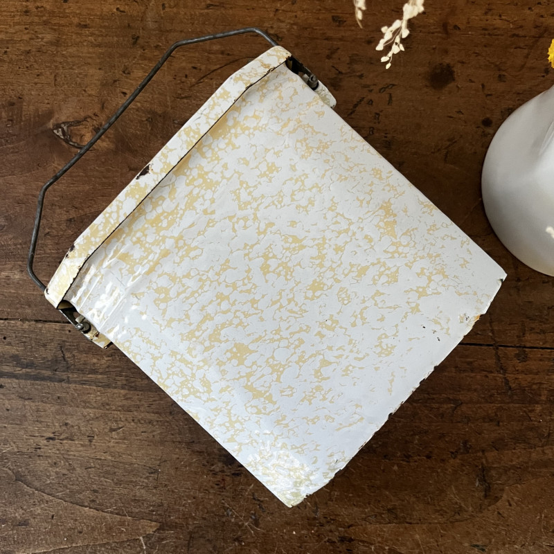 Plat De Service En Tôle Émaillée Jaune – Vintage Décoratif